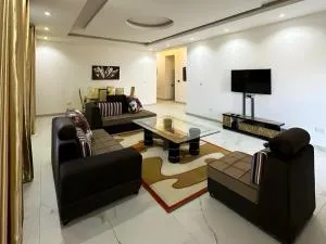 2BR Apartment with Pool and Wifi near Airport - Otele