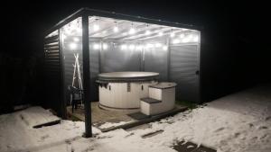 Domek na wyłączność ,bania z jacuzzi. Pobyt góry, jezioro, las.