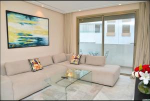 10 Corniche appartement tout équipé terrasse danfa - Hôtels 3 étoiles à Casablanca