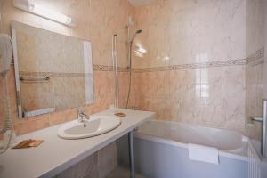 Hotels Hotel Le Montaigu : photos des chambres