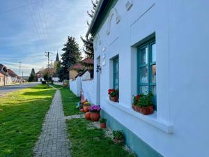 Öregfenyő Tornácosház