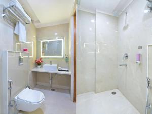 Northern palace - 1 Min From Connaught Place & New Delhi Railway Station