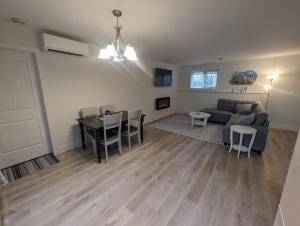 Springhouse Seaside Retreat 2-Bedroom on the Bay