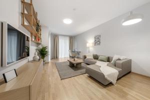 Cozy 55m2 Zverynas Retreat with Lodge