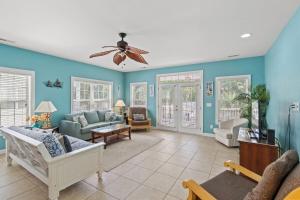 Oversized 5 Bedroom Beach Home with Private Pool! Sleeps 22 Guests! Ocean Breeze Cottage 705 Unit 1