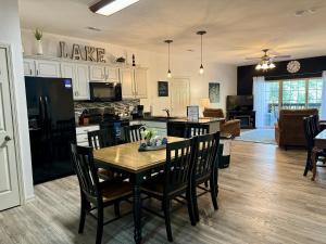Three-Bedroom Apartment room in Tina Condo A-5