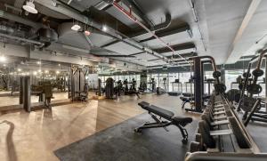 Luxurious New Studio! 2 Double Beds! Sleek Design & High-End Amenities in Dubai Downtown