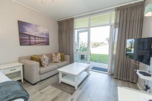 Ocean Oasis Brookes Hill Suites