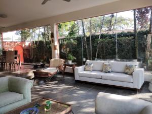 Casa térrea à 500 metros da praia