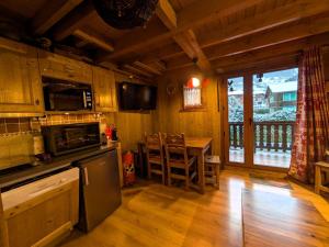 Duplex montagnard 6 pers avec piscine et loggia, Arêches - FR-1-342-327