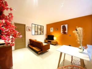 Bulle ocre, renové & climatisé dans le centre