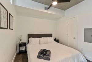 X DT SLC Rooftop Pool Hot Tub King Bed Parking