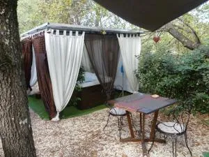 Au Cabanon Chez Nath - chbre d'hôtes - Laval Au Cabanon Chez Nath - chbre d'hôtes - Laval