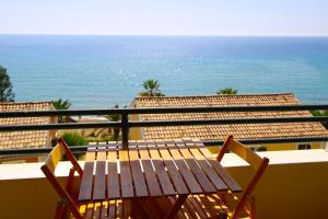 Two-Bedroom Apartment with Sea View (4 Adults + 1 Child)