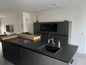 Smarte Businesswohnung mit Whirpool und Kamin - Растеде