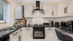 Luxurious 2-Bed Home Near NEC, BHX Airport & JLR Ideal for Contractors or Lesiure Stays Long term stay available