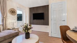 Luxurious 2-Bed Home Near NEC, BHX Airport & JLR Ideal for Contractors or Lesiure Stays Long term stay available