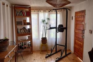 Casa soleada para cuatro personas, con patio, hamaca y parrilla