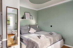 EDLER WOHNRAUM Boutique-Studio mit Balkon, Miele-Kaffeevollautomat, Lift, Parkplatz & WLAN 512 Mbps