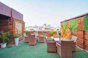 Hotel Gold Palace - 03 Mins Walk From New Delhi Railway Station