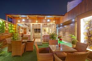 Hotel Gold Palace - 03 Mins Walk From New Delhi Railway Station