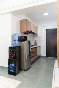 Chic high-rise with picturesque city skyline view