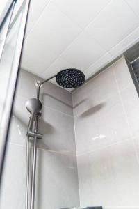 Chic high-rise with picturesque city skyline view