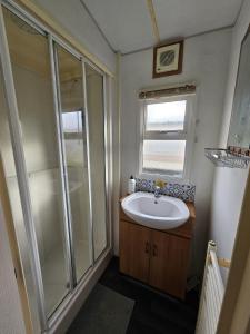 8 Berth Caravan - North Shore Holiday Park Skegness 3 Bedrooms