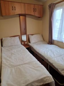 8 Berth Caravan - North Shore Holiday Park Skegness 3 Bedrooms