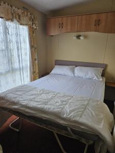 8 Berth Caravan - North Shore Holiday Park Skegness 3 Bedrooms