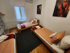 BUDGET - Authentic Belgrade Centre Apartment #4, 3 Bedrooms, 1 full Bathroom, 1 Toilet