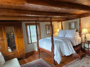 Deluxe Queen Room room in 1708 House