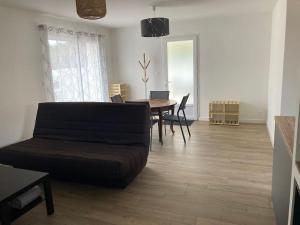 Maison Chaleureuse à 10 min du Futuroscope