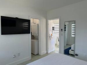 Villa Clara Blue-Little Havana