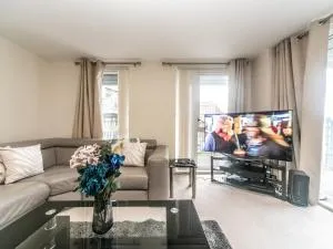 Pass the Keys Modern 2 bedroom and 2 Bath Apartment in London - The Hyde