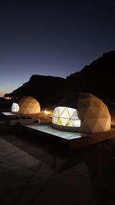 Golde bubble camp