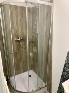 M4M Rooms- NG7 6PD Room 1