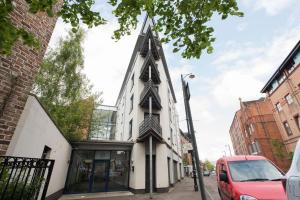 Whitehall Square Apartments- Queens Quarters