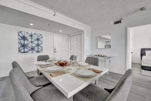 Charming Ocean View Condo Beach Service 806