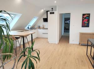 Villa Bel-Odet, appartements modernes au calme, terrasses pour les T2, grand jardin et parking gratuit, a 5 min des plages de Benodet : photos des chambres