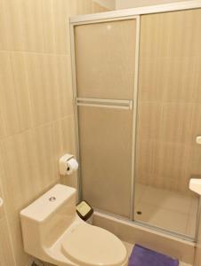 100 RV APARTMENTS IQUITOS PERU-Apartamento primer piso con ventana a piscina