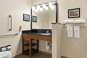 Suite with Two Double Beds - Accessible/Non-Smoking room in Comfort Suites Saginaw
