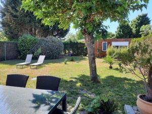 VILLA DE PLAIN PIED ET STUDIO CLIMATISES, AU CALME, 6 PERSONNES MAXIMUM A 7mn DU GOLF ET DE LA PLAGE
