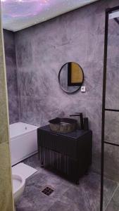 Studio Chic, Rezerva acum! Central, cafea, ceai, apa, parcare publica gratuita, baie cu cabina si cada