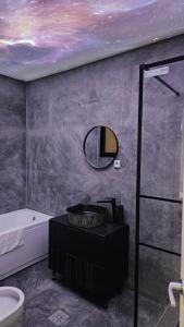 Studio Chic, Rezerva acum! Central, cafea, ceai, apa, parcare publica gratuita, baie cu cabina si cada