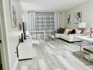 Modern 1BR 1BA Condo 1Block to Aventura Mall - Adventura