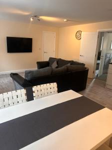 Brand new apartments with Open plan kitchens & Diner , FREE WIFI & NETFLIX included