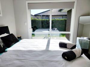 Stylish Fresh Haven for up to 8 guests