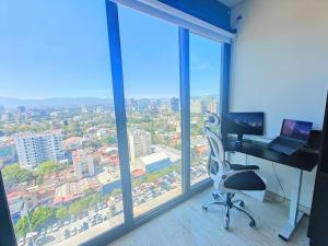 Luxury 20th-Floor Loft