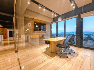 Luxury 20th-Floor Loft